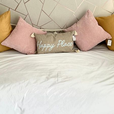 Happy Place With Kitchenette- Female Only London Exterior foto