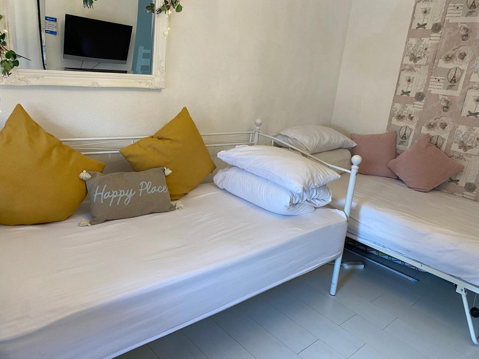 Happy Place With Kitchenette- Female Only London Exterior foto